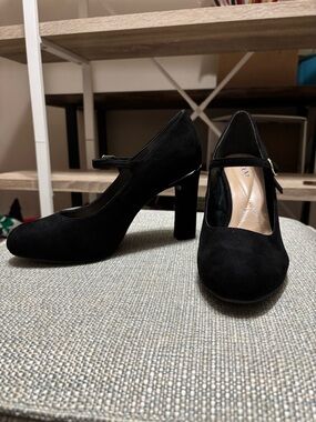 Like New Black Mary Jane Block Heel Pumps . Worn 1x. Size 7.5. So classic!